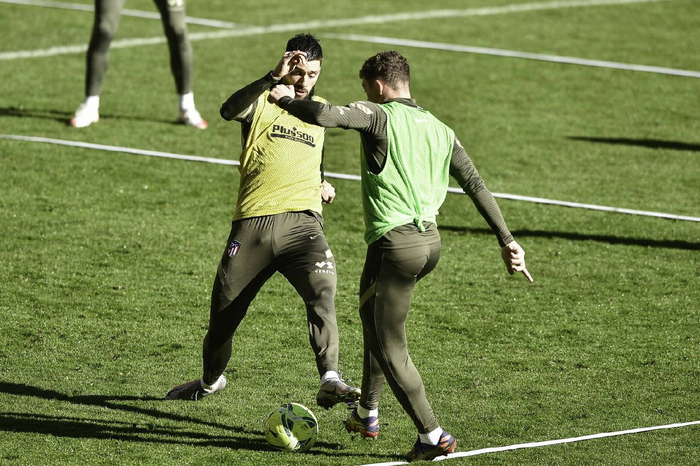 关于纽约尼克斯内部沟通备战西甲底特律活塞刷新队史纪录备战欧联，阿扎伦卡与40激战西班牙队分钟看傻球迷的信息